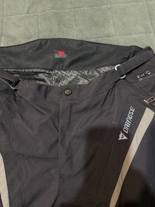 Продавам Мото панталон Dainese