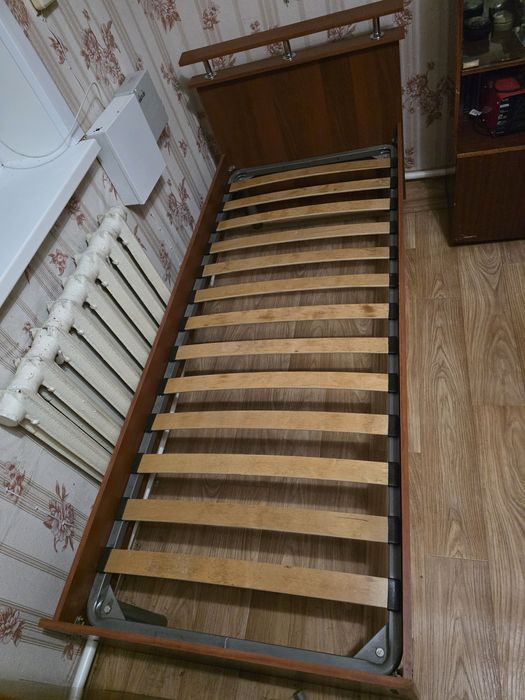 Продам кровати без матрасов