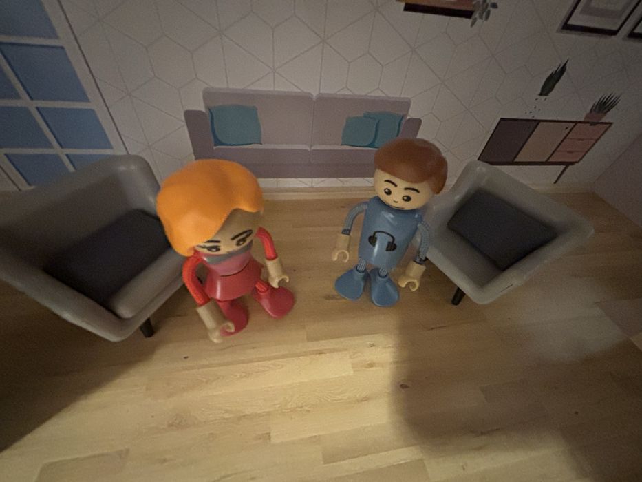 Дървена къща за кукли