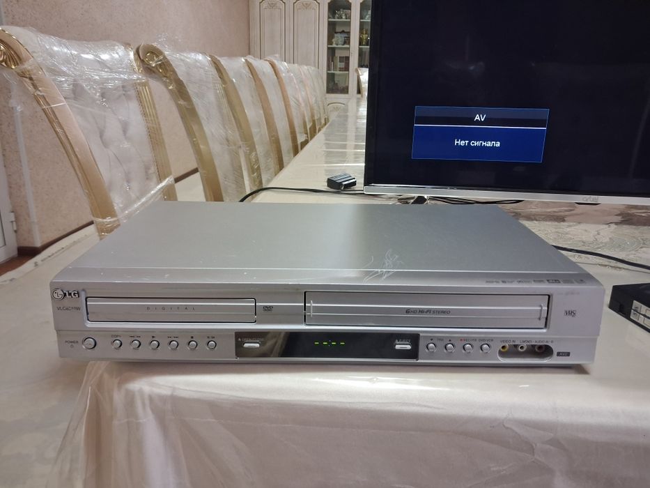 Видеомагнитофон LG