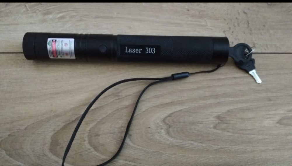 Laser Puternic cu Carcasă Metalică – Rază de Acțiune Peste 10 km!