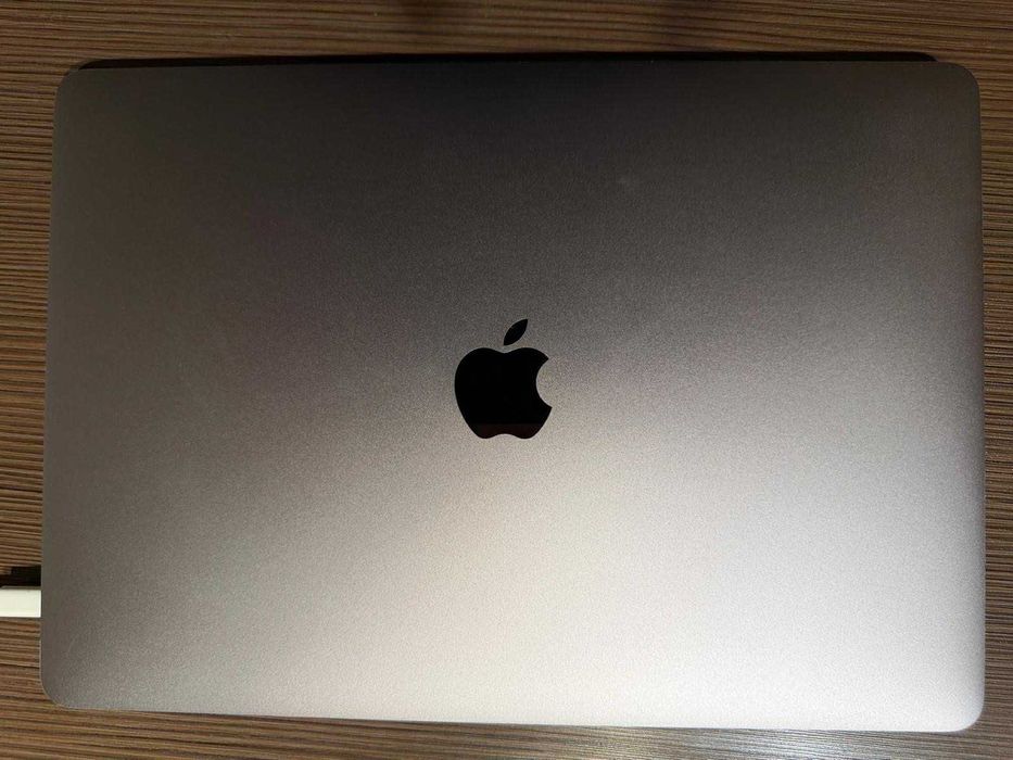 Laptop Apple MacBook Pro13, ecran Retina, 512 GB.