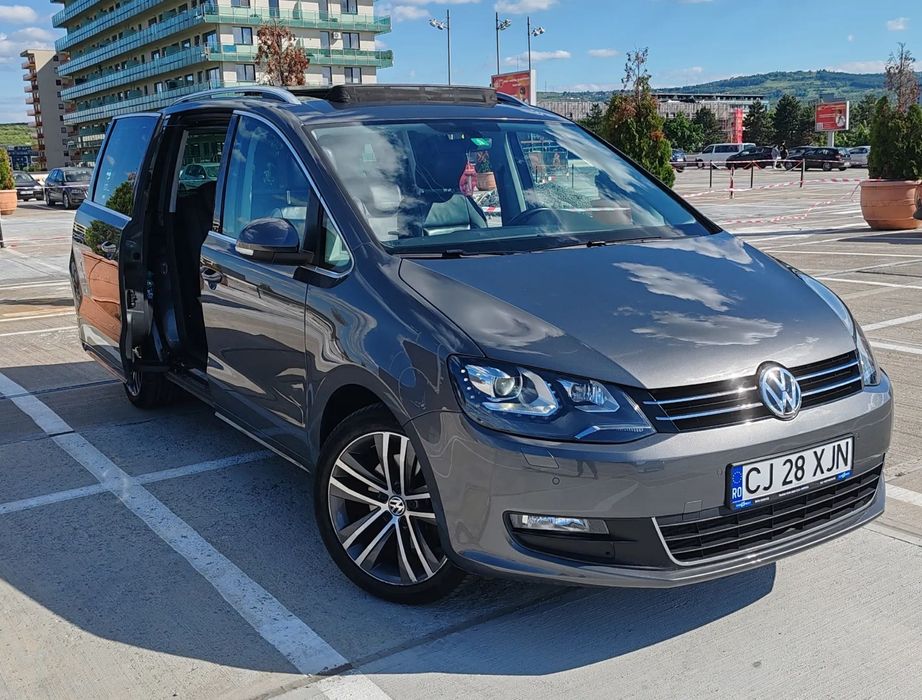 Volkswagen Sharan Highline, DSG, plafon panoramic, radar, uși și haion electrice