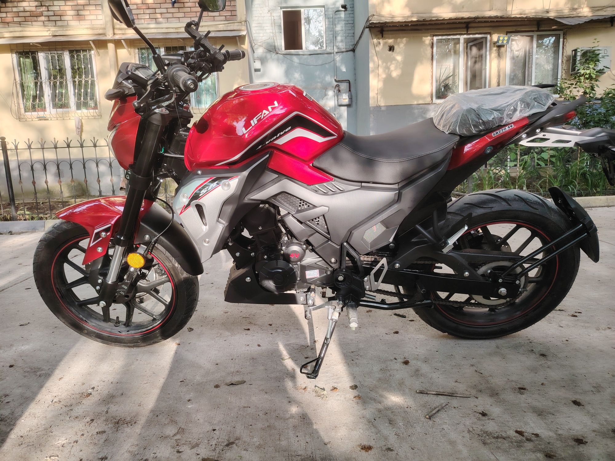 Lifan sr 220, 200 kub