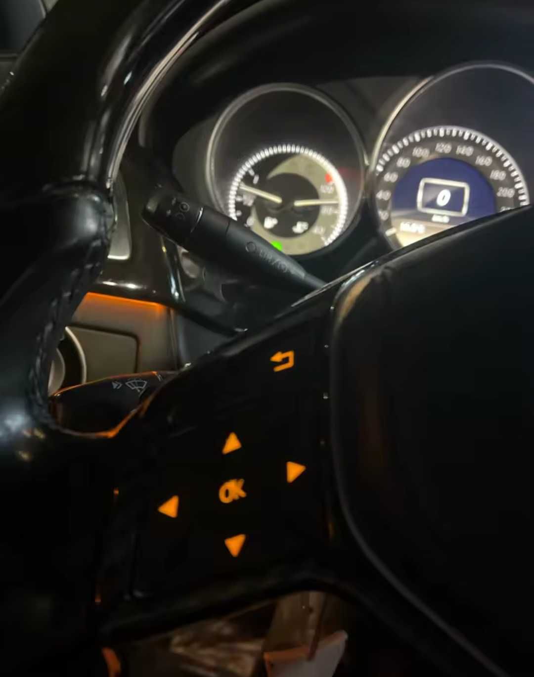 Бутони за волана за Мерцедес Mercedes W204 W212 X204 W246 W176