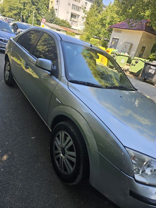 Vind ford mondeo mk3,an 2007 km 278xxxx pret 1800. Schimbat 4 injector