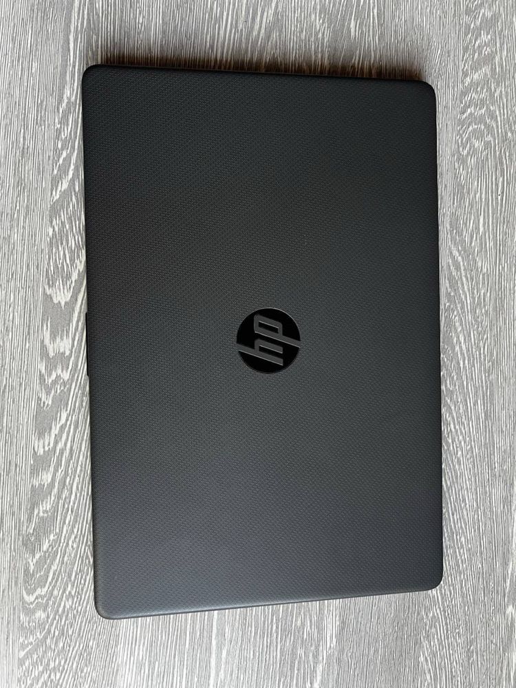 HP noutbuk 8/256gb