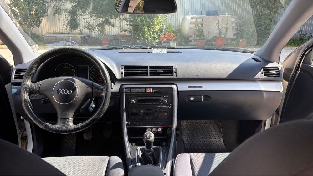 Audi A4 1.8 benzina numere de Suedia