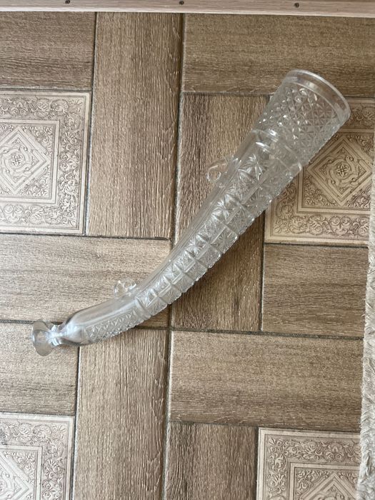 Стеклянный рог винный