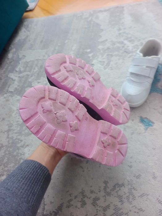 Ghete fete mărimea 28 , adidași bonus