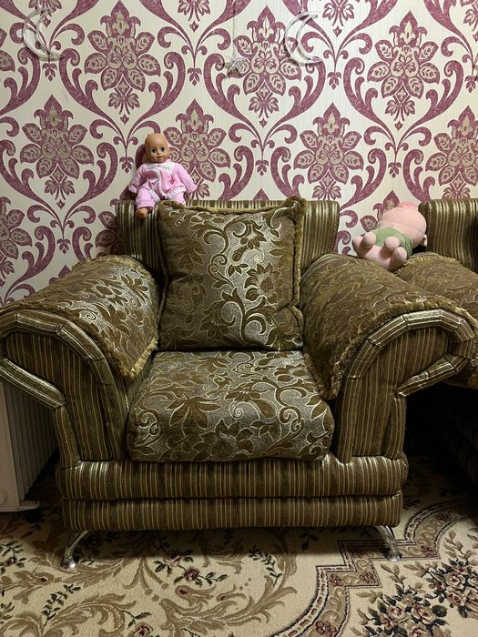 Диван(раскладной) и кресла (богатый вид)