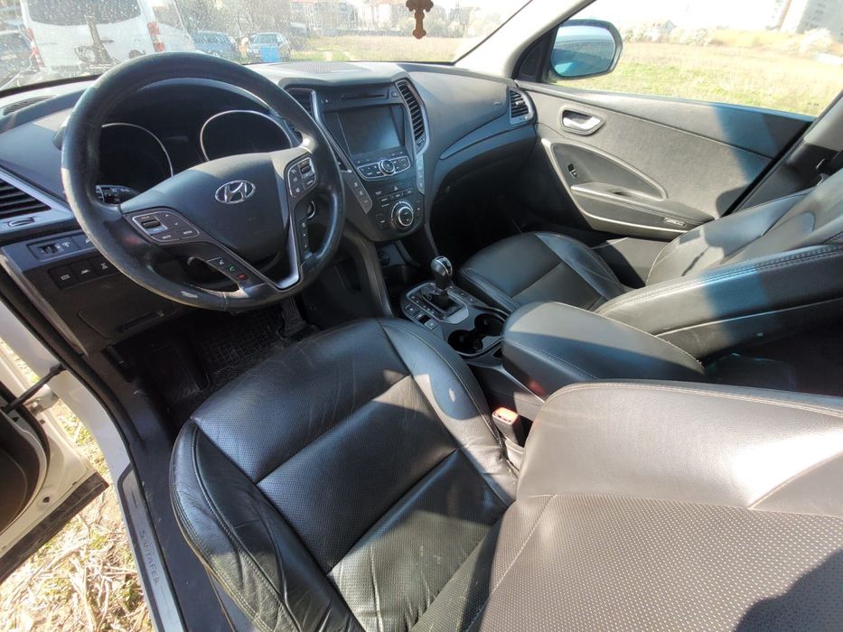 Mașină Hyundai SantaFe avariată
