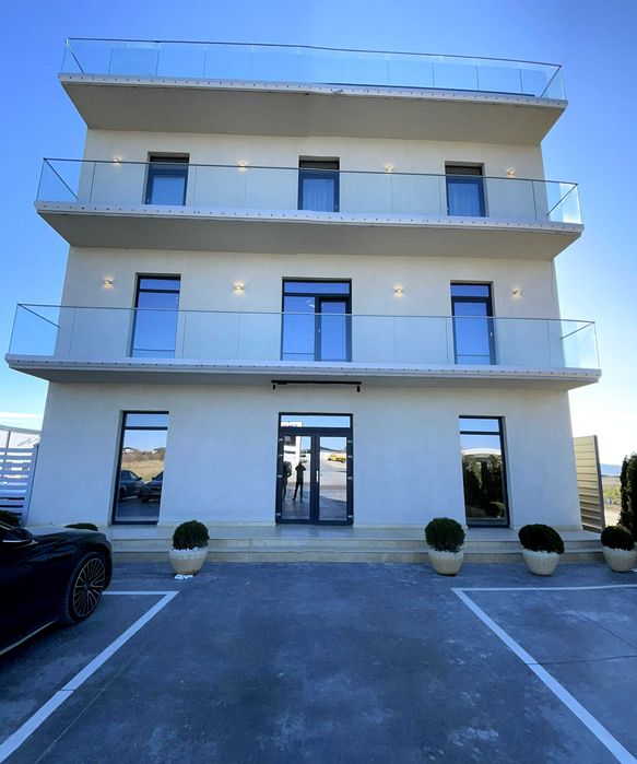 Balustrada de sticla cu profil de aluminiu