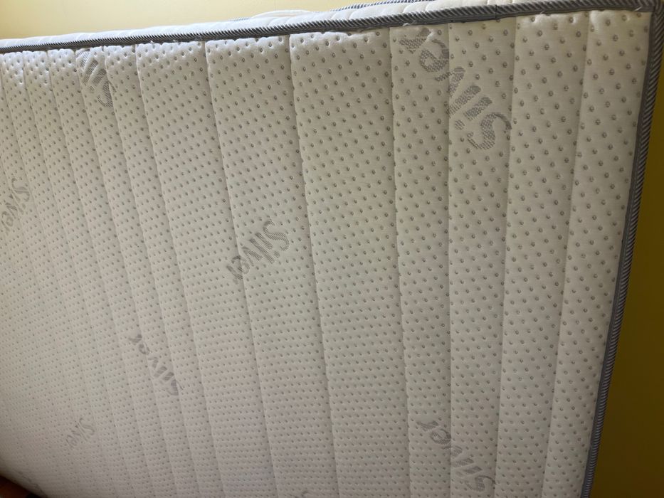 Pat HASLEV 140x200 gri cu Somiera și Saltea cu Pachete de Arcuri