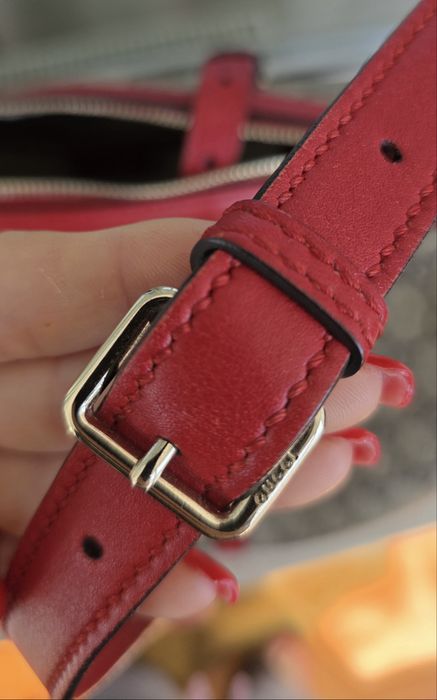 Geantă Gucci mare , imprimeu GG si piele rosie.