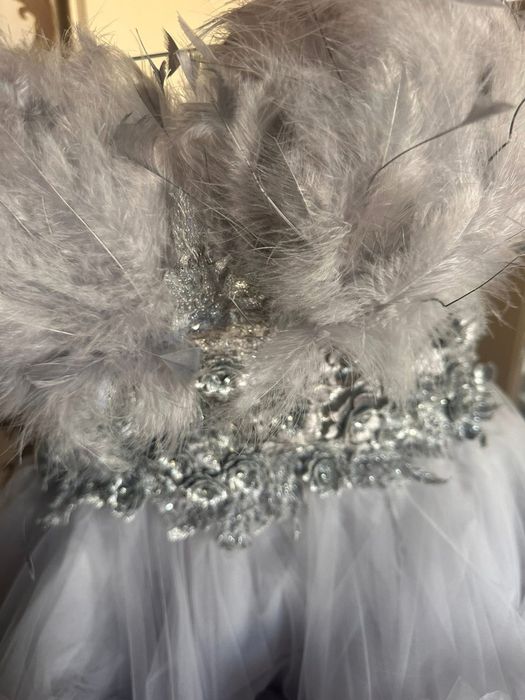 Чисто нова бална рокля