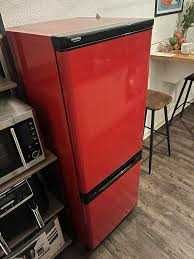 Продам  холодильник Snaige  отлично работает очень хорошо охлаждает