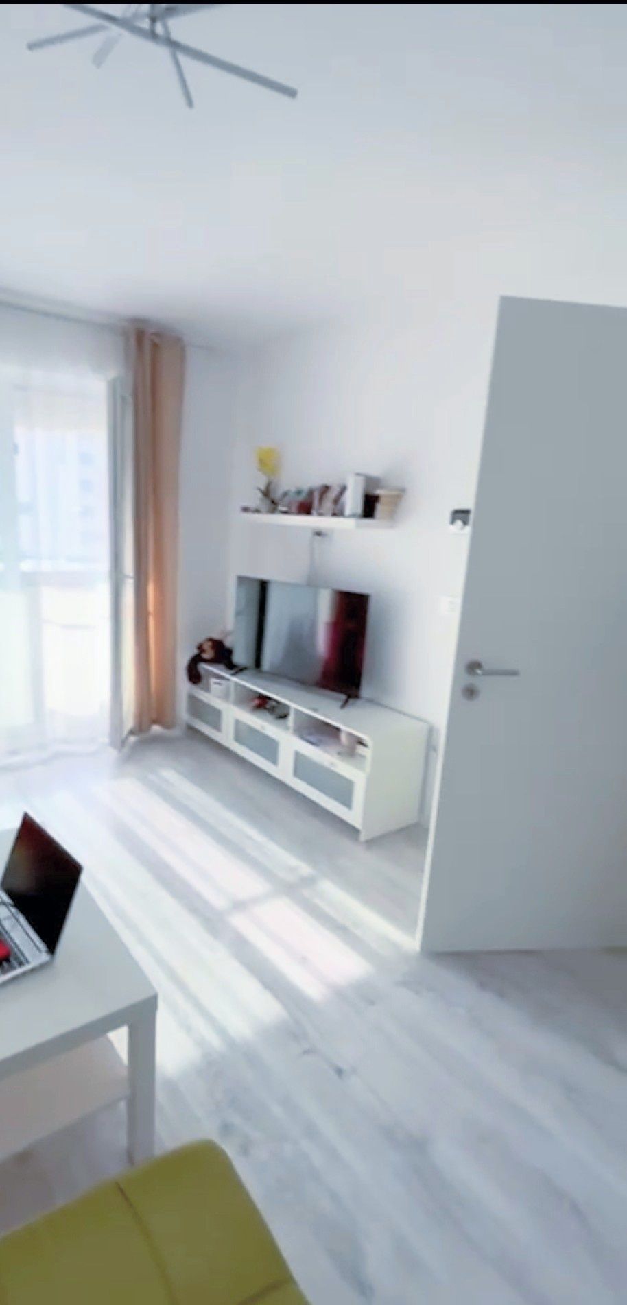 Coresi Mall - apartament 2 camere structura decomandata - loc parcare