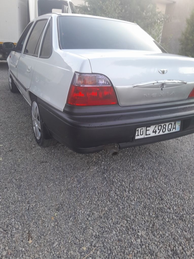 Nexia 1 sons rangi oq 2001 xolati yaxshi gazi bor metan
