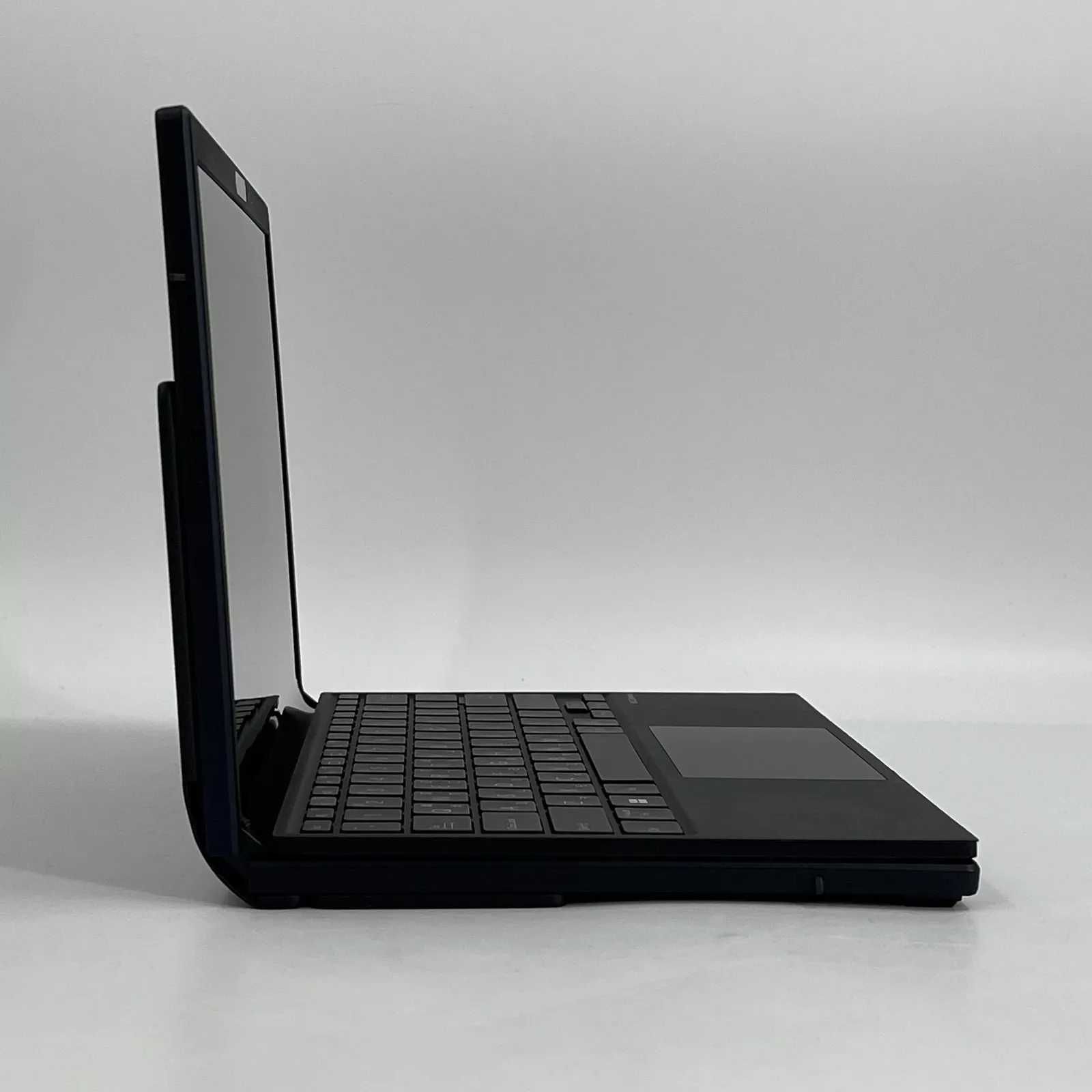 Лаптоп таблет Asus Zenbook 17 Fold OLED 17.3 QHD i7-1250U 16GB 1TB SSD