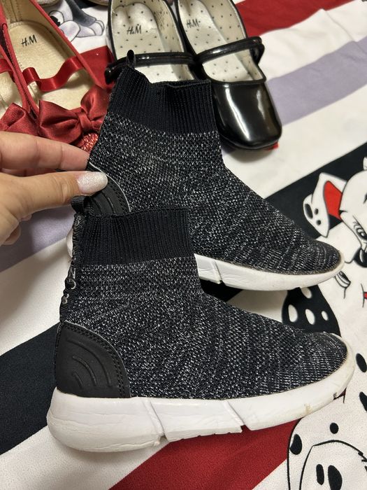 Incaltamite tip soseata marimea 27 pret 30 ron perechea