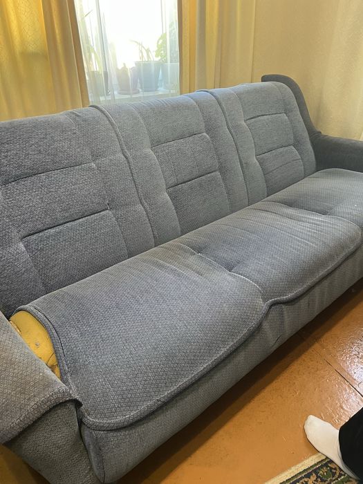 Отдам диван синего цвета