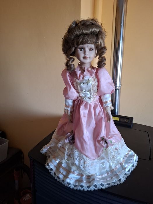 Порцеланова кукла