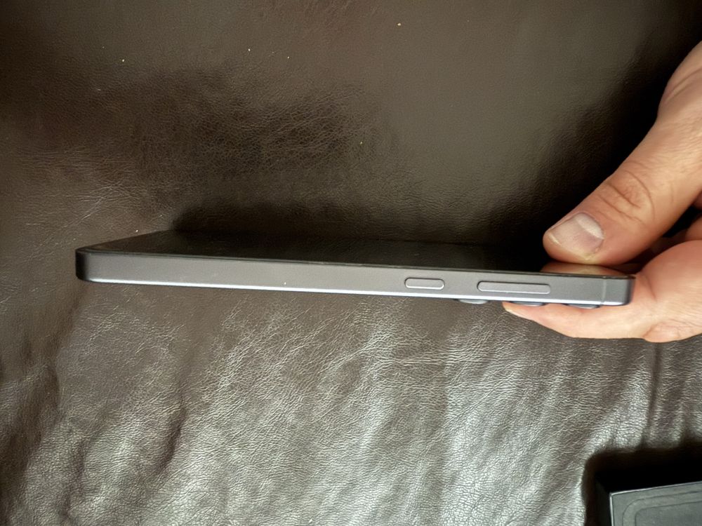 Samsung S24 Fe перфектен