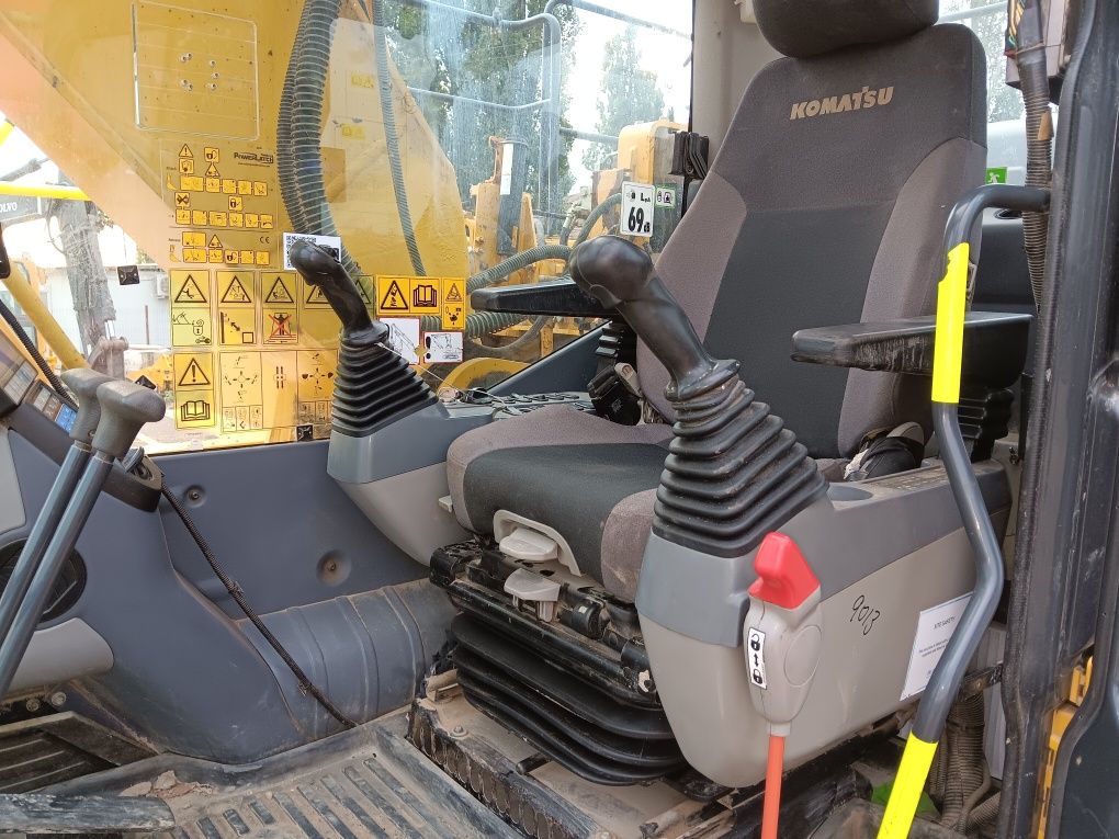 Vând excavator komatsu PC 210 LC
