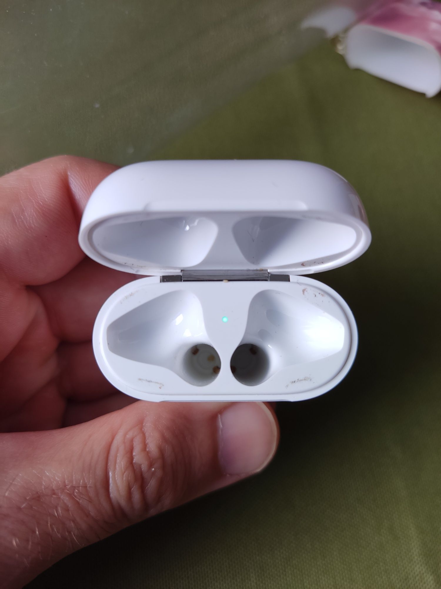 Кутийки за AirPods A1602 от Apple