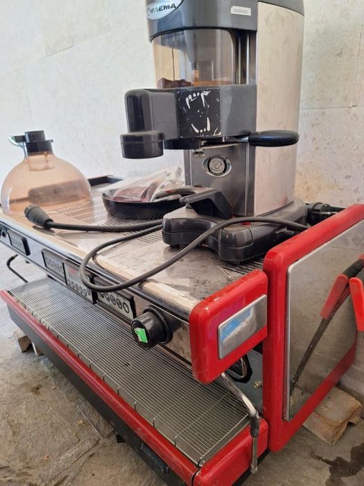 Продам Кофемашину б/у
