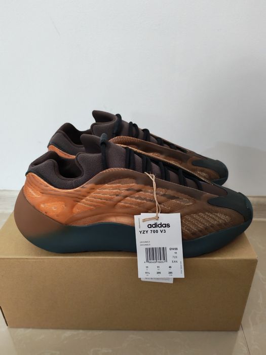 Adidas yeezy boost 700 V3 mărimea 46