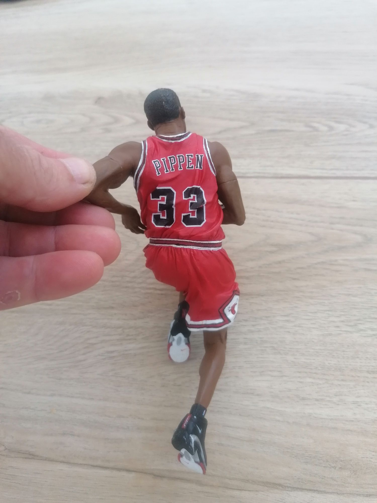 Figurina jucător NBA nr. 33 Pippen, și NFL nr. 11 Fitzgerald