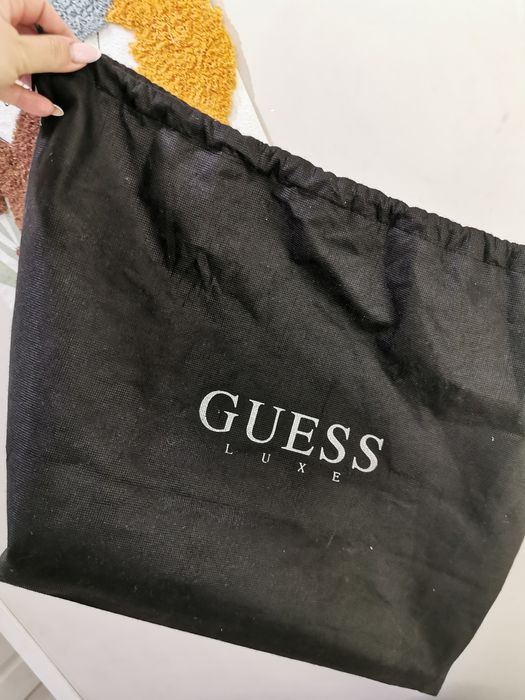 Дамска елегантна чанта Guess