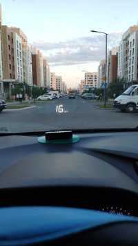Цифровой спидометр на лобовое стекло автомобиля
