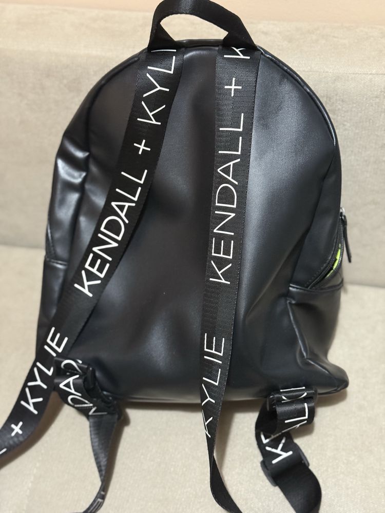 Кожена раница Kendall + Kylie