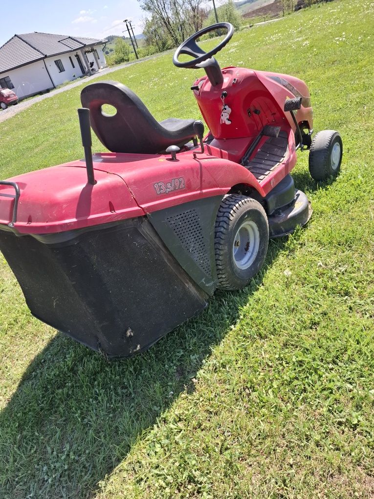 Tractoras de tuns iarba