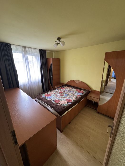 Apartament 3 camere, 60 m², parter – mobilat și utilat.