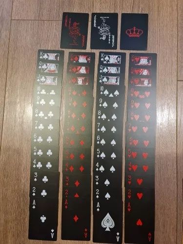 Carti de joc Poker Plastifiate Negru / Rosu