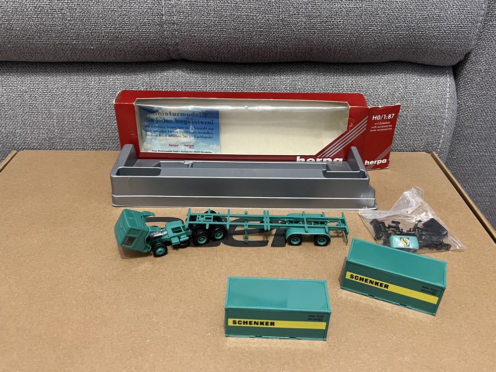 Man tir f8 herpa container la cutie scara 1:87