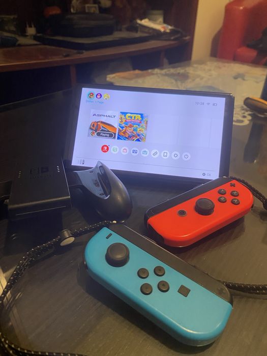 Consola NINTENDO Switch OLED (Joy-Con Neon Red/Neon Blue) Super pret