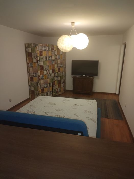 Închiriez garsoniera