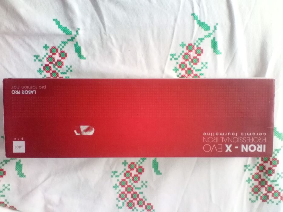 Vând ondulator de păr profesional de la LABOR -Iron-X Evo