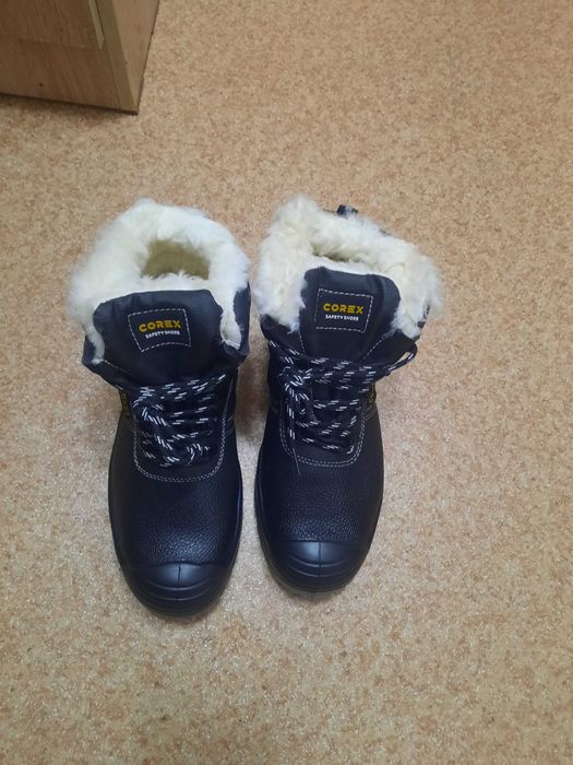 Сапоги с натуралным мехом 44раз