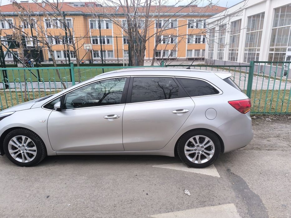 Продавам Kia ceed sw 1.6crdi