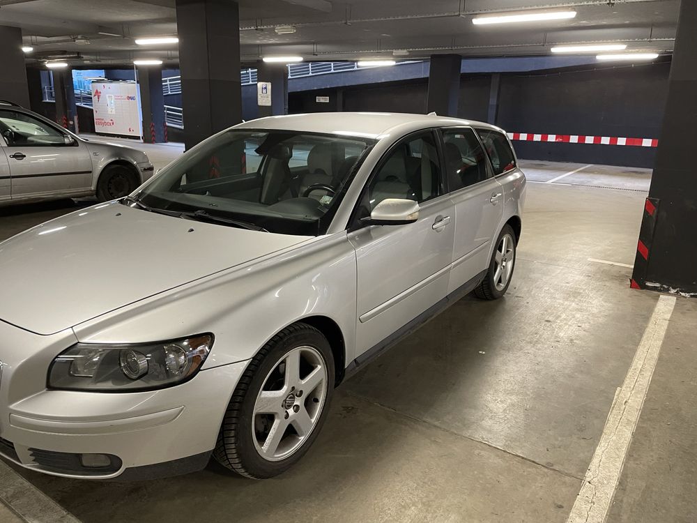 Volvo V50 MOMENTUM 2005г   .