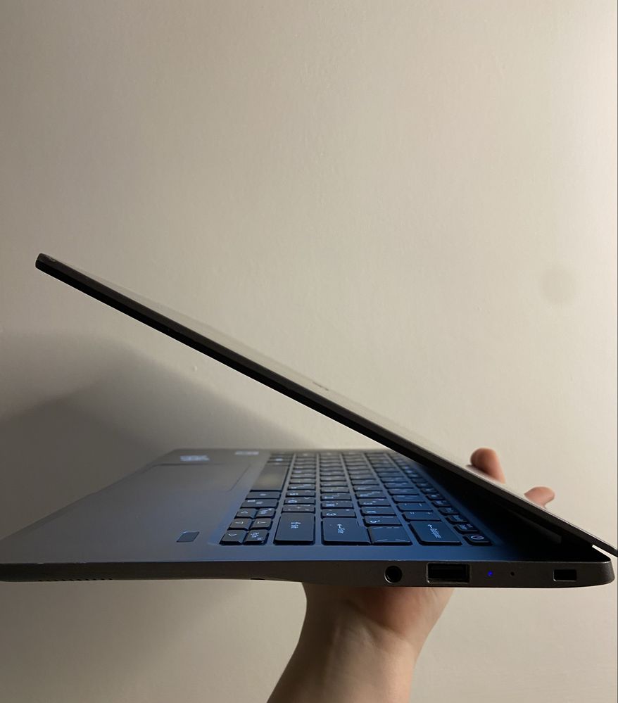 Ноутбук Acer Swift 3 / Intel i3 / SSD 256 ГБ / 8 ГБ ОЗУ
