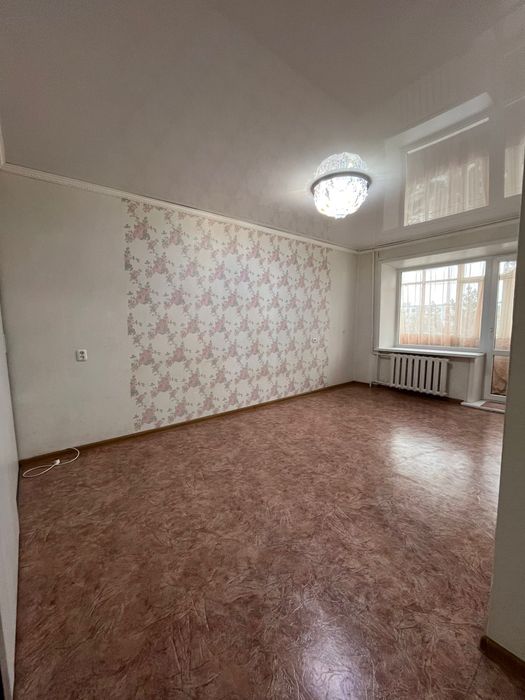 Продам 2х ком кв Лисаковске очень тёплая неугловая частично мебель 4 э