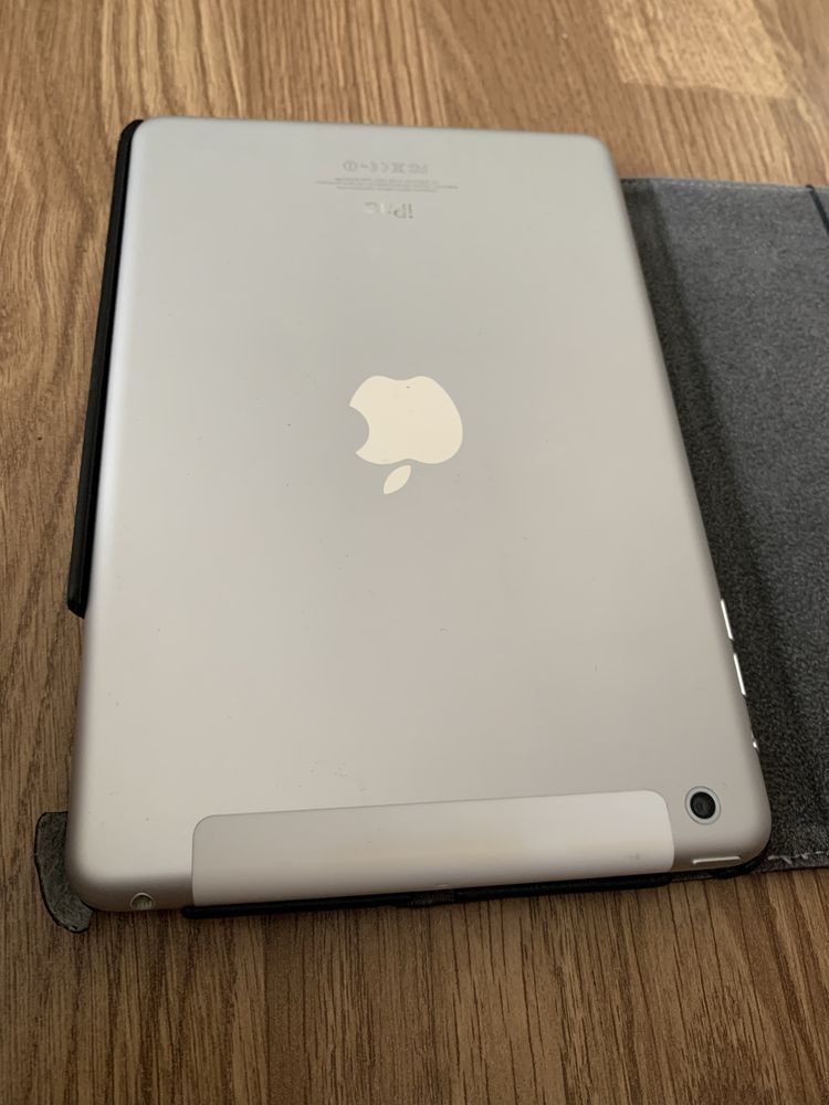 Tableta Apple iPad pentru piese,cititi anuntul .