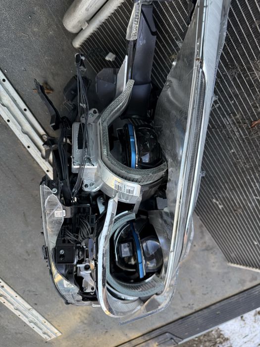 Фарове и части от предница BMW 7 201